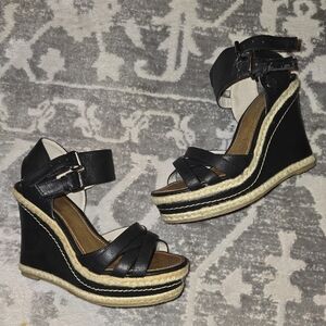 Wanted  dark shade wedges. Size 6